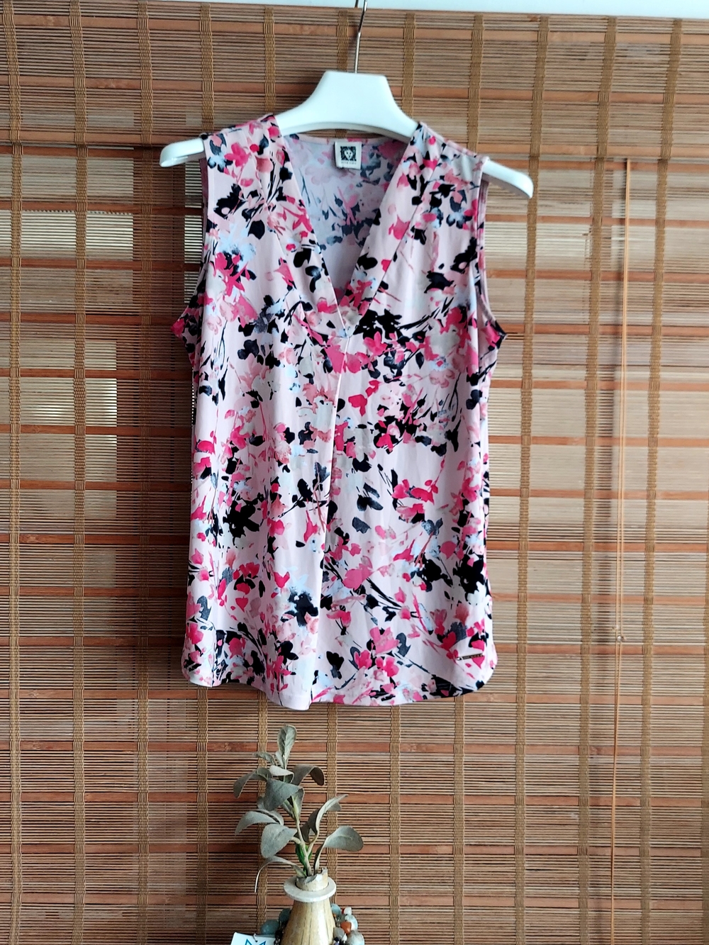 Anne Klein Pink and Black Floral V-Neck Sleeveless Top